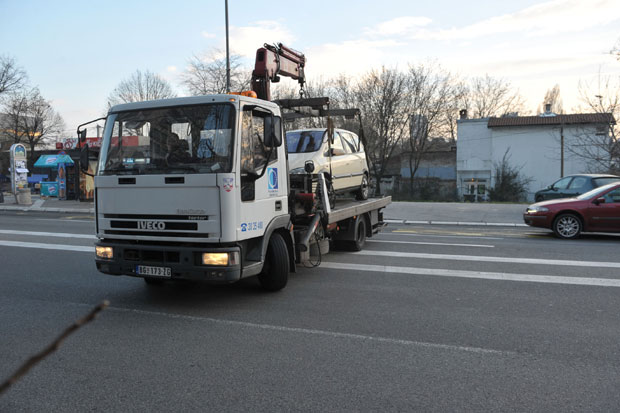 Паук преко пуне линије